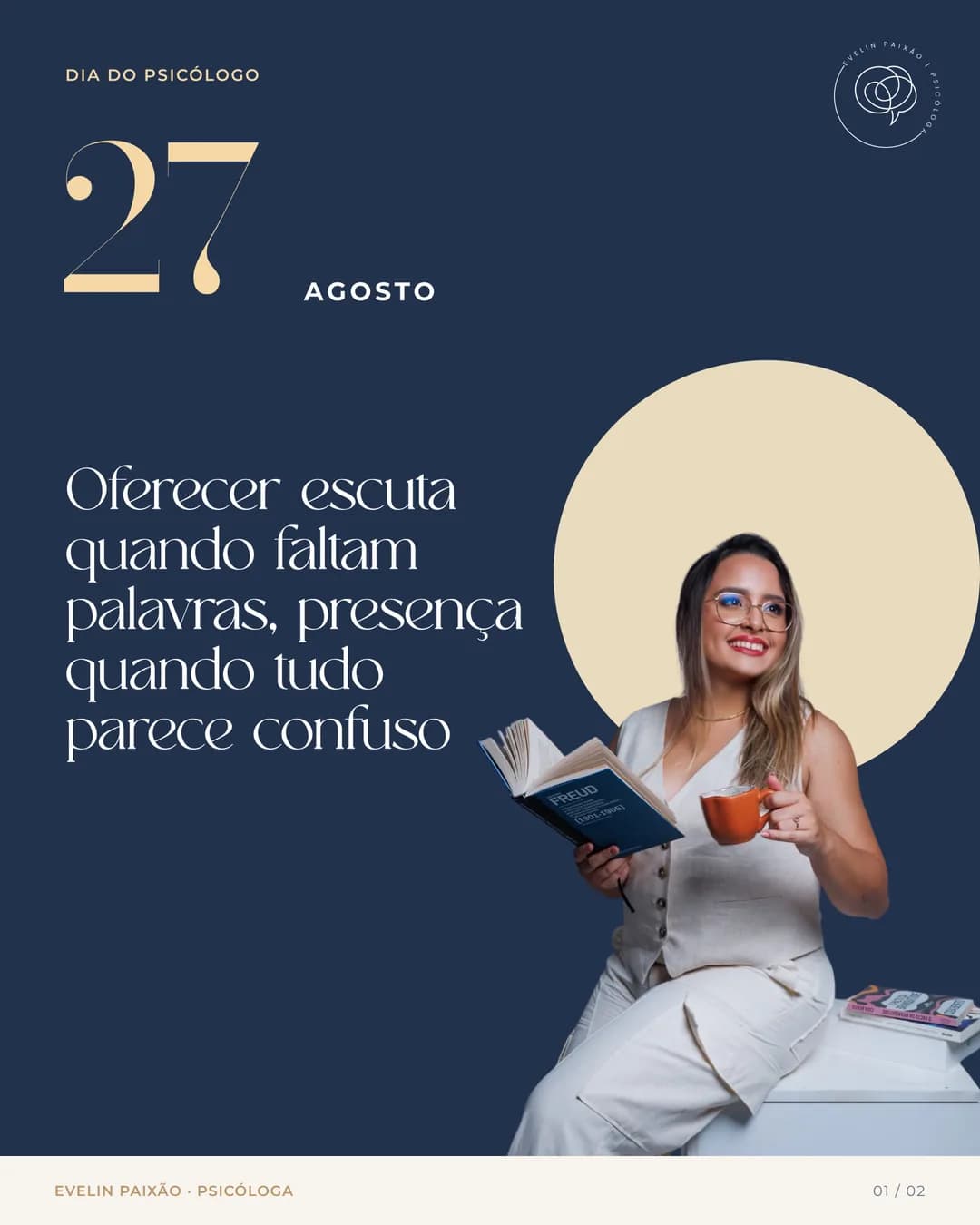 Capa do post do Dia do Psicólogo: “Oferecer escuta quando faltam palavras, presença quando tudo parece confuso”, sobre fundo azul, com Evelin Paixão segurando um livro e uma xícara.